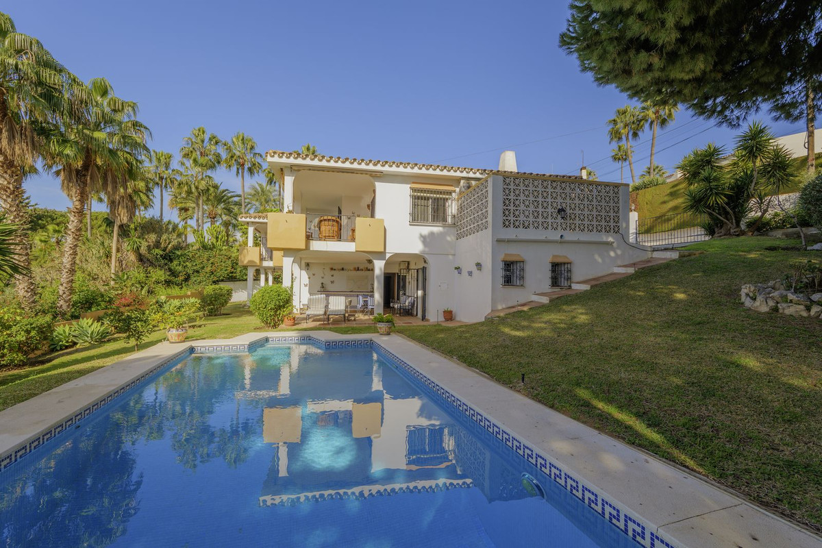 Sea view detached Villa in Elviria with three apartments with their own private access.