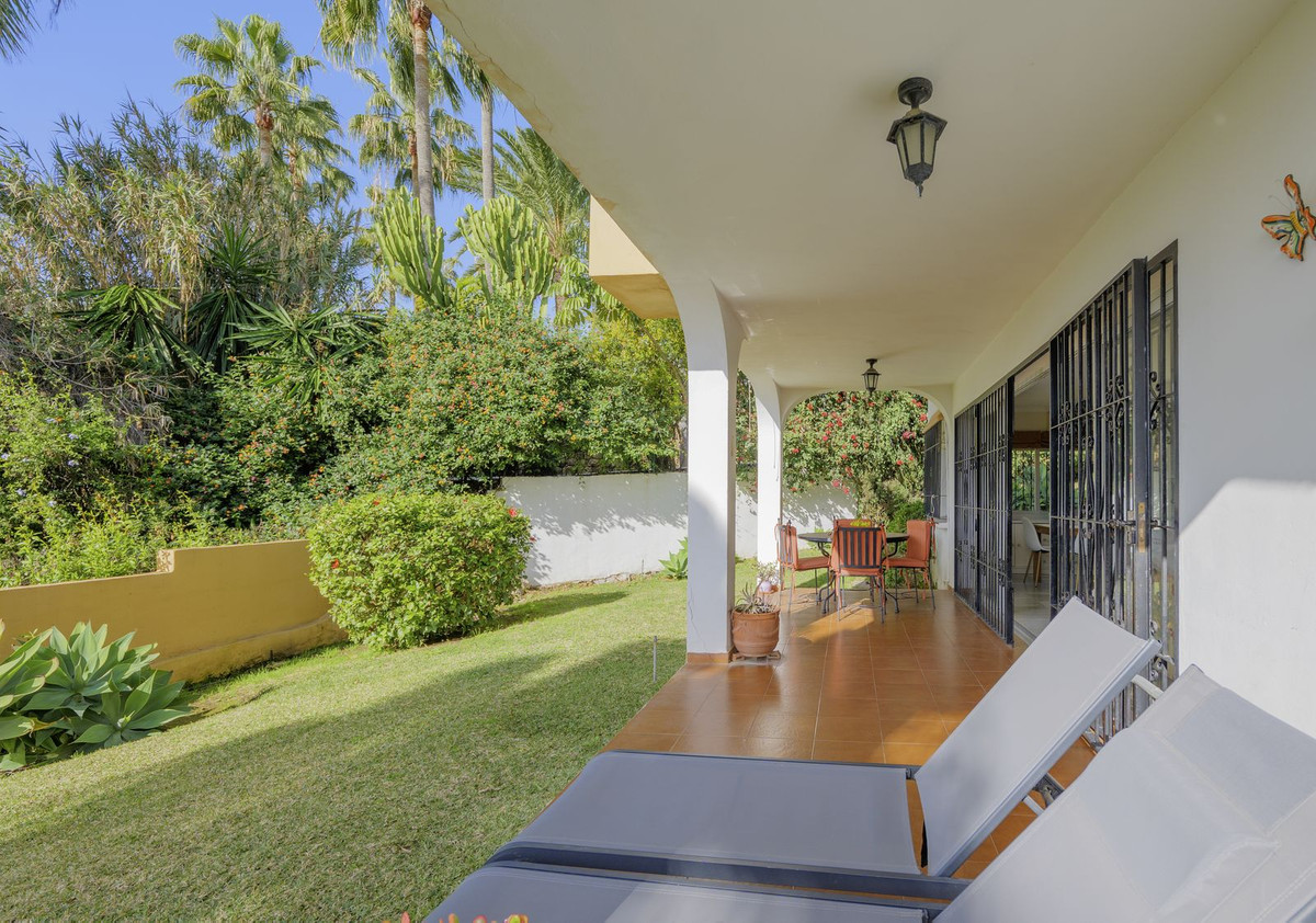 Sea view detached Villa in Elviria with three apartments with their own private access.