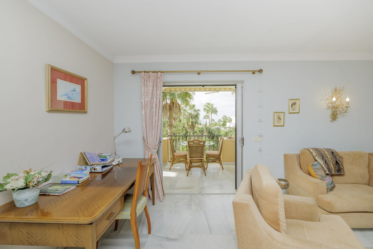 Sea view detached Villa in Elviria with three apartments with their own private access.