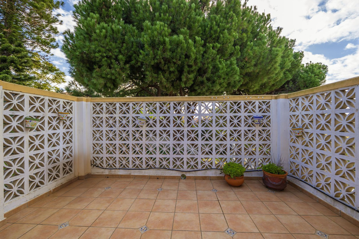 Sea view detached Villa in Elviria with three apartments with their own private access.