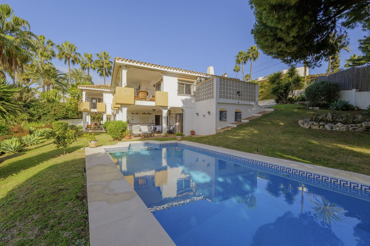 Sea view detached Villa in Elviria with three apartments with their own private access.