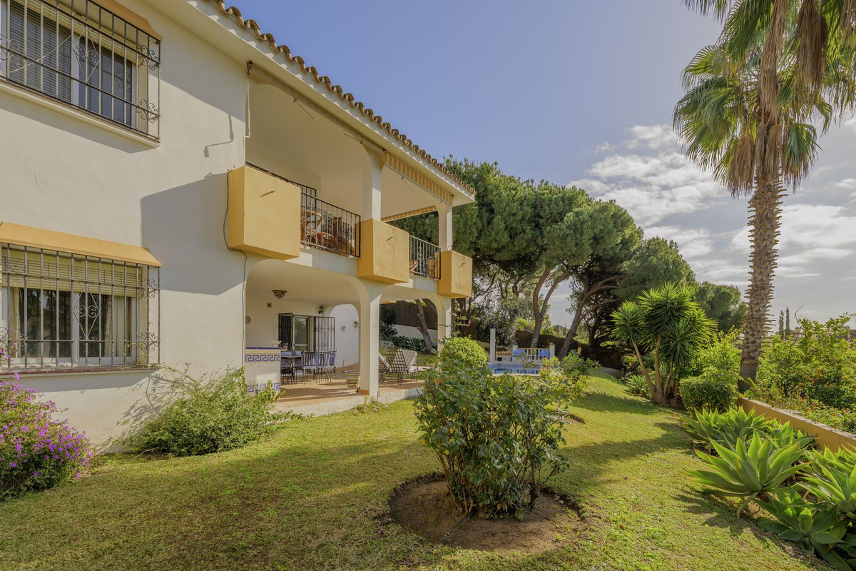 Sea view detached Villa in Elviria with three apartments with their own private access.